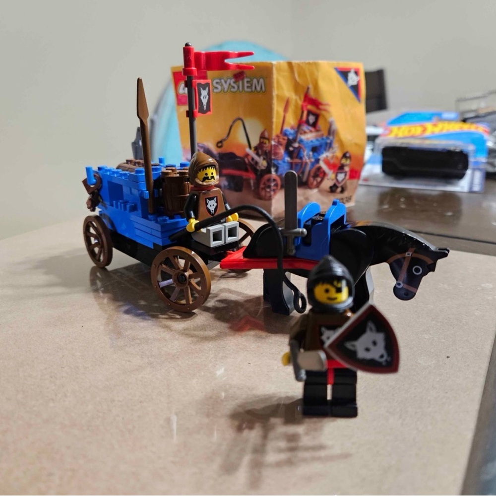 LEGO 1992 Castle Wolfpack Renegade Set